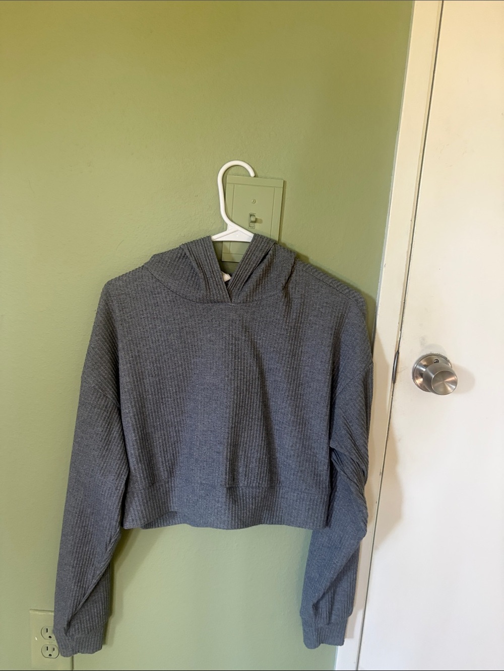 Alo yoga muse hoodie  Ribbed Cropped Hoodie - Women